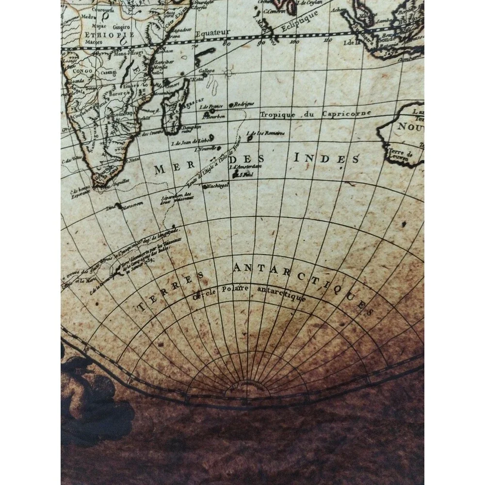 Unbranded mappemonde tapestry